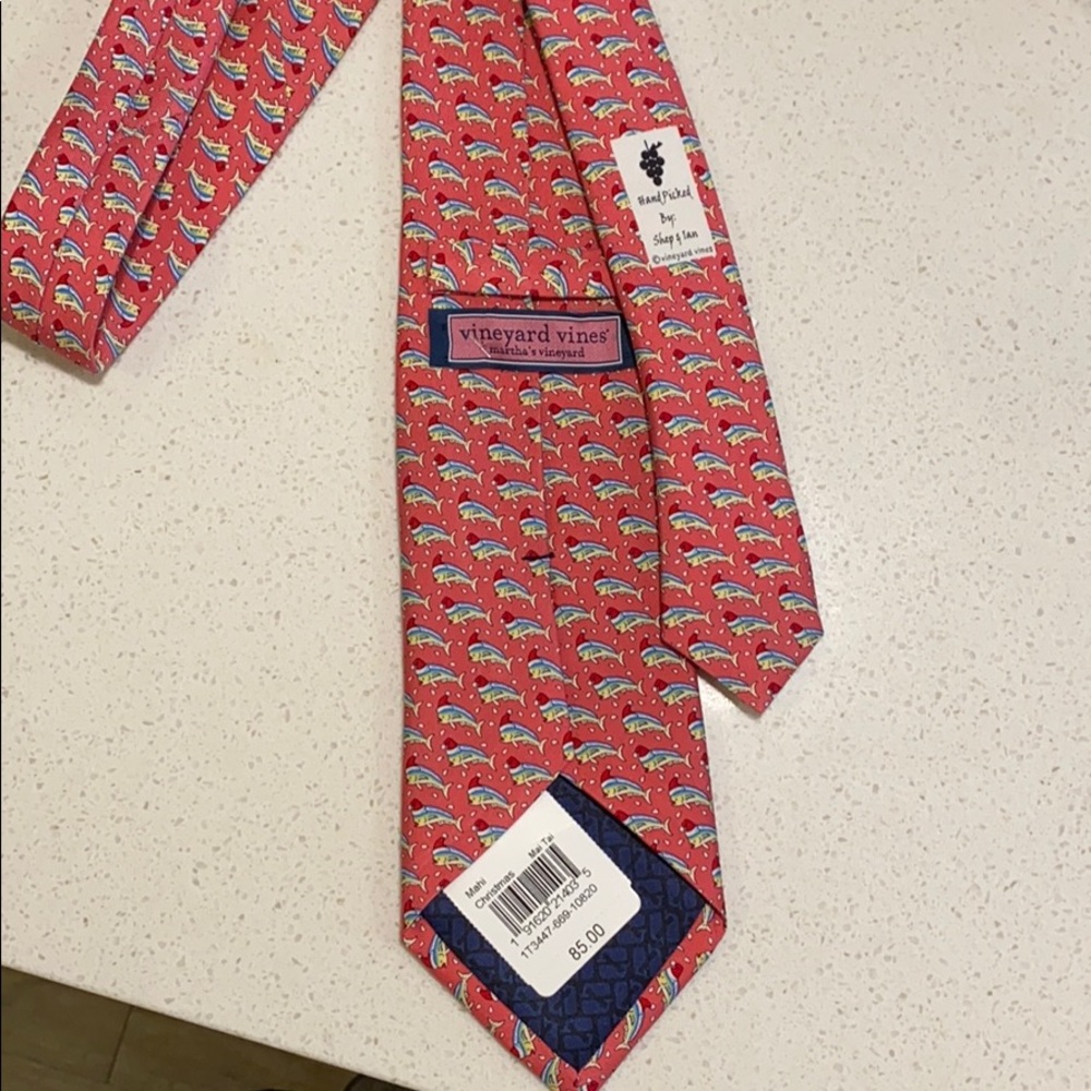 NWT Vineyard Vines Mahi Christmas Necktie